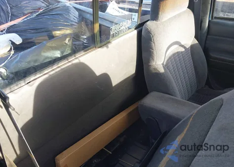 2000 Chevrolet S-10 Ls from USA, damaged, VIN 1GCCS1444YK107451